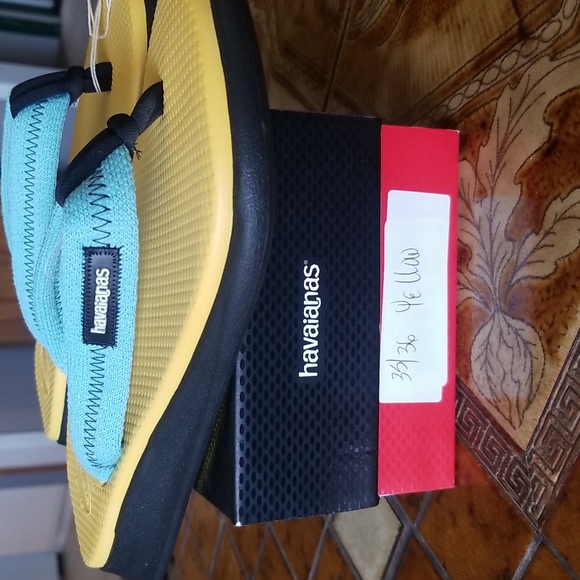 NWT HAVAIANAS flip flops - Picture 8 of 13